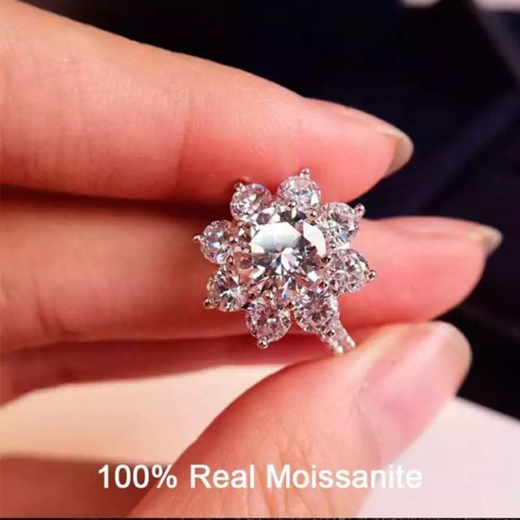 TRADED                               Moissanite Luxury Sun Flower Ring 2.0 Carat - Picture 3 of 9